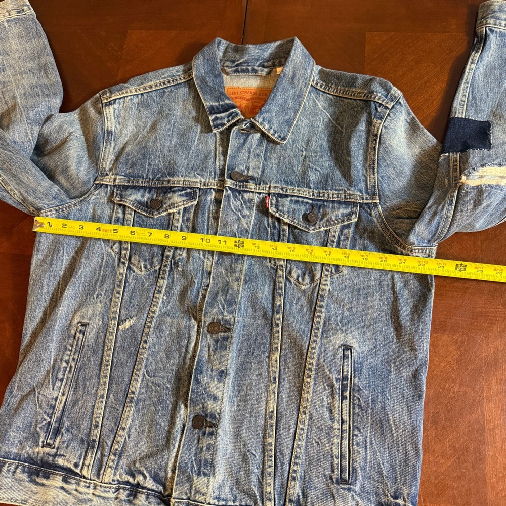 Levi Strauss & Co Mens XL Distressed Trucker Jacket Light Wash Blue 72334-0296 - Picture 11 of 16